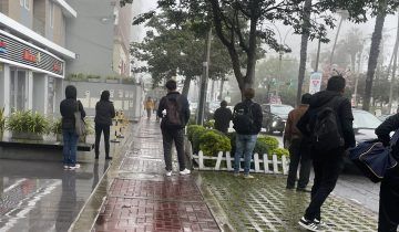 El poder del color negro en el invierno limeño